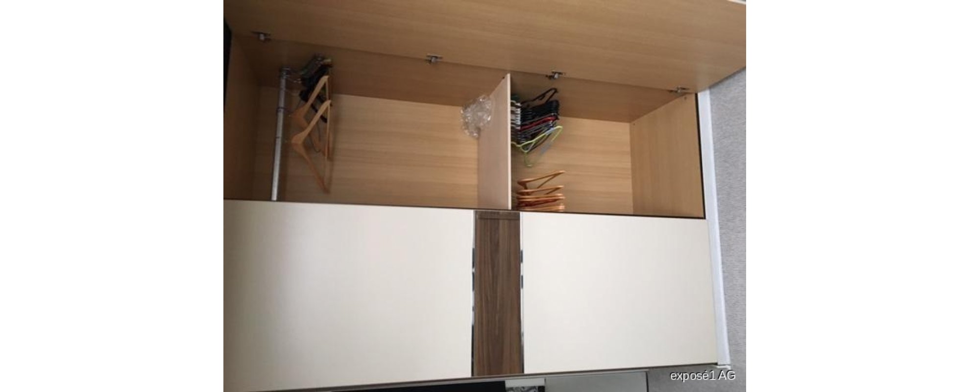 Kleiderschrank 01