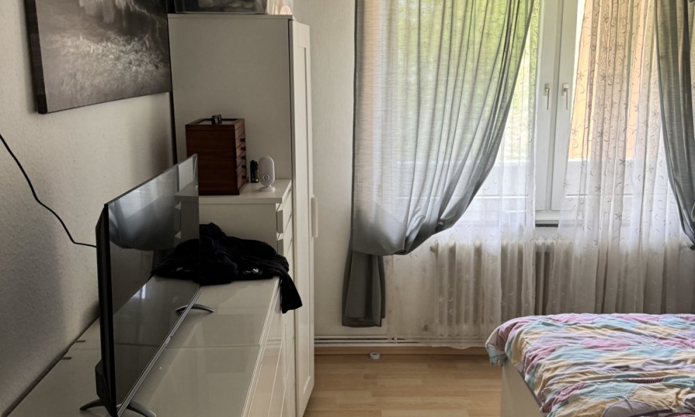 SHG+++ Schöne 3,5-Zimmerwohnung mit Balkon - Kernsanierte Fassade