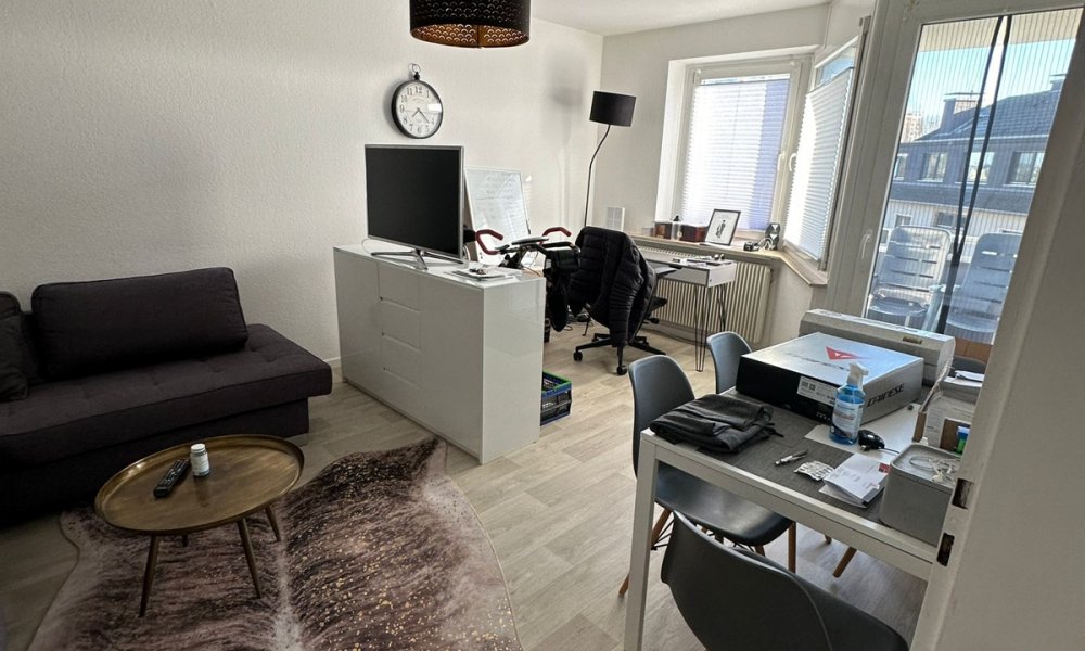 SHG+++ Kernsanierte 2,5-Zimmerwohnung mit Balkon ab sofort !