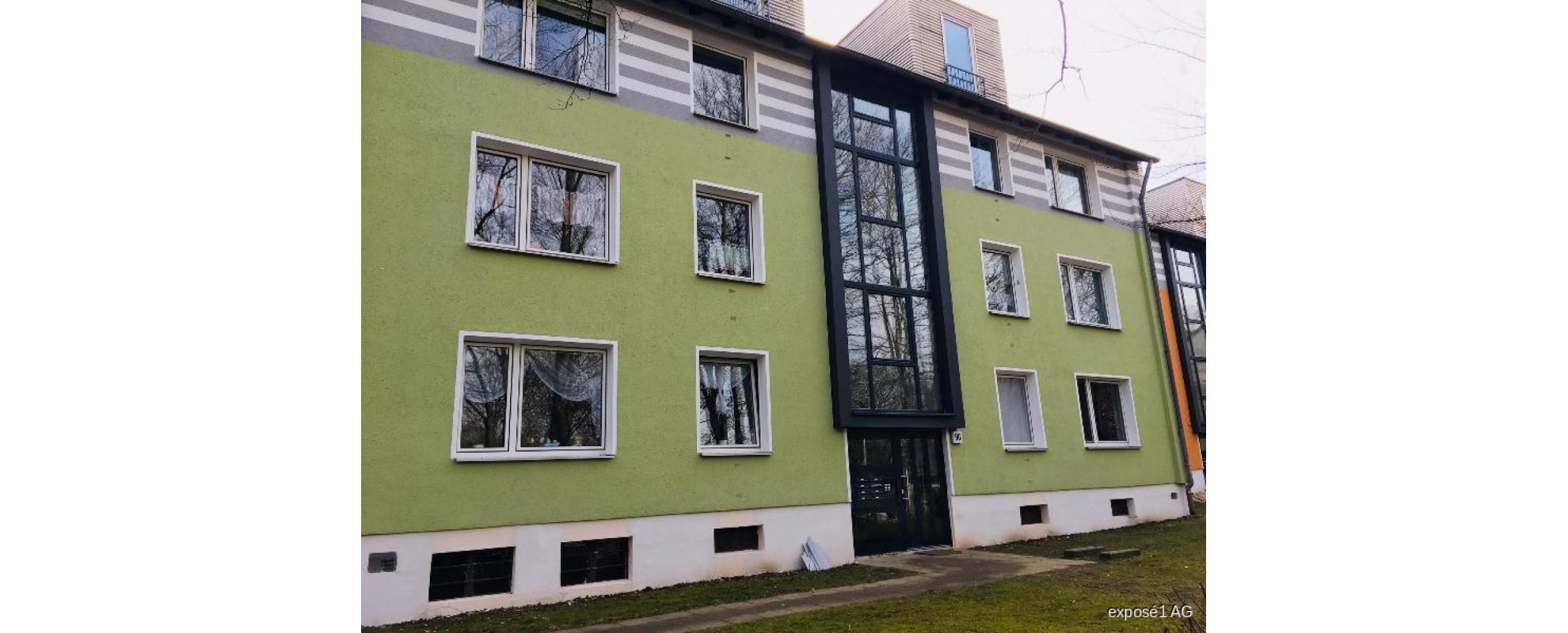 SHG+++  Schöne 2,5-Zimmerwohnung im DG mit kleinem Austritt/Loggia - Möbel mit zu verkaufen