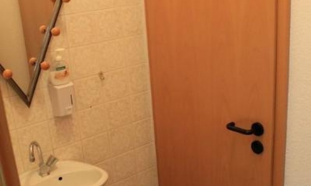 +++ expose1 - Schönes ruhiges Ladenlokal zu vermieten