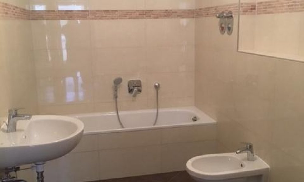 SHG++++ hochwertig sanierte und großzügige 4-Zimmer Wohnung im 1. OG zu vermieten