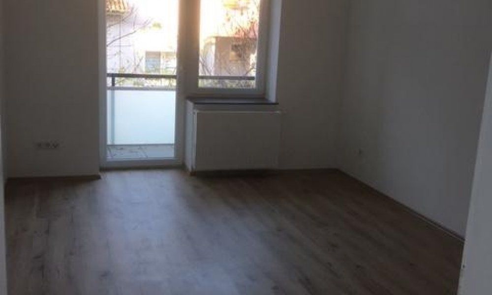 SHG++++ hochwertig sanierte und großzügige 4-Zimmer Wohnung im 1. OG zu vermieten