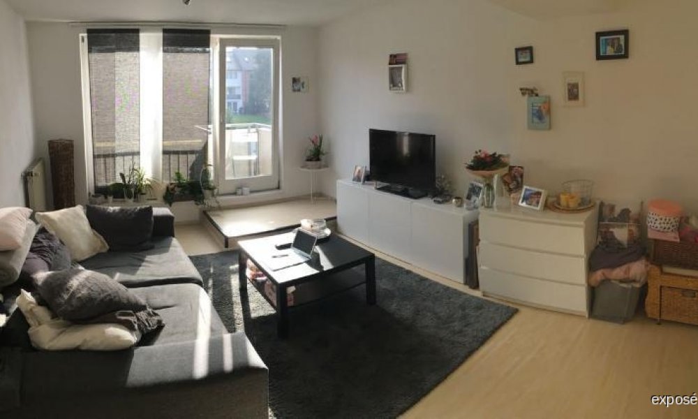 SHG+++ Schöne 2,5-Zimmerwohnung im DG mit kleinem Austritt/Loggia