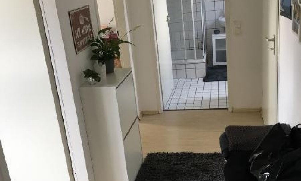 SHG+++ Schöne 2,5-Zimmerwohnung im DG mit kleinem Austritt/Loggia