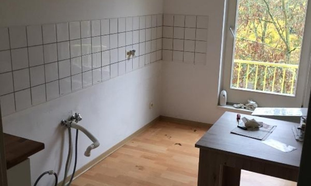SHG+++ Schöne 2,5-Zimmerwohnung im DG mit kleinem Austritt/Loggia