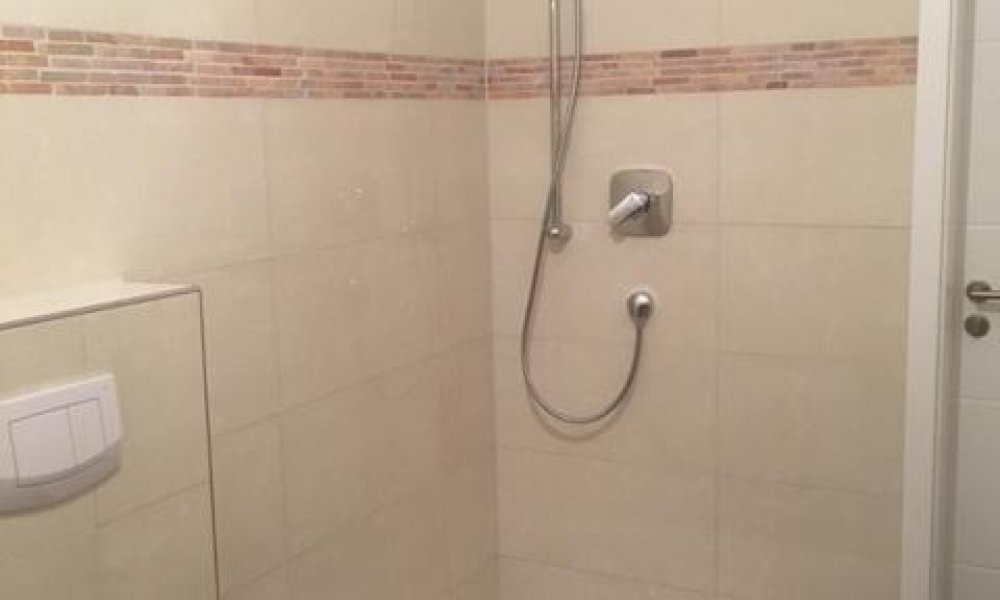 SHG++++ hochwertig sanierte und großzügige 4-Zimmer Wohnung im 2. OG zu vermieten