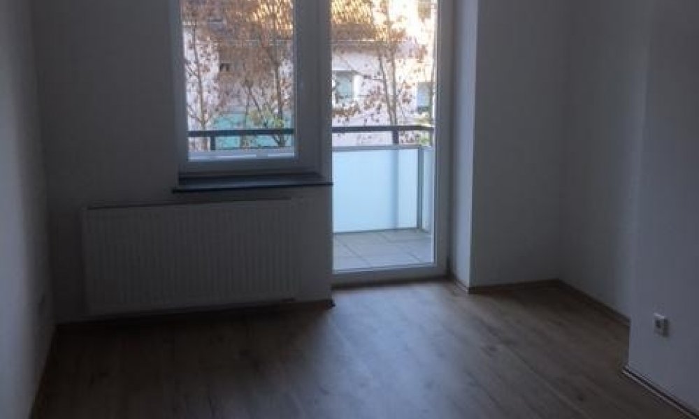 SHG++++ hochwertig sanierte und großzügige 4-Zimmer Wohnung im 2. OG zu vermieten