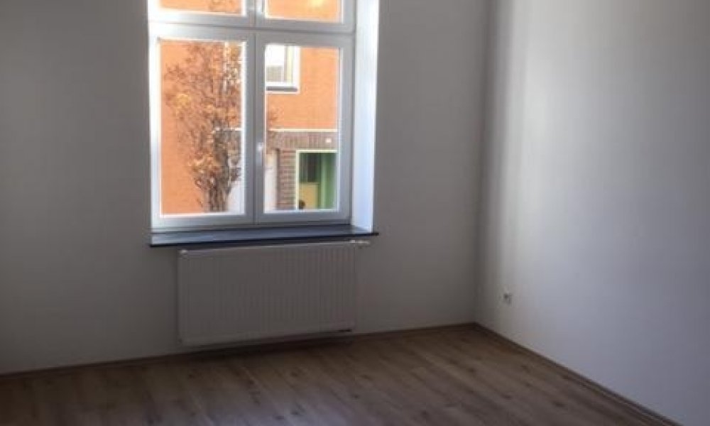 SHG++++ hochwertig sanierte und großzügige 4-Zimmer Wohnung im 3. OG zu vermieten