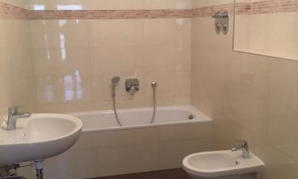 SHG++++ hochwertig sanierte und großzügige 4-Zimmer Wohnung im DG zu vermieten