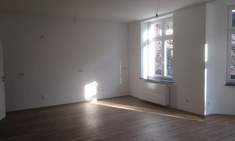 SHG++++ hochwertig sanierte und großzügige 4-Zimmer Wohnung im DG zu vermieten