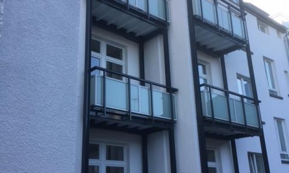 SHG++++ hochwertig sanierte und großzügige 4-Zimmer Wohnung im DG zu vermieten
