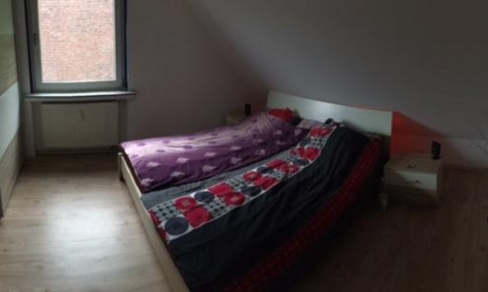 SHG+++ Vor kurzem renovierte und gemütliche Dachgeschosswohnung