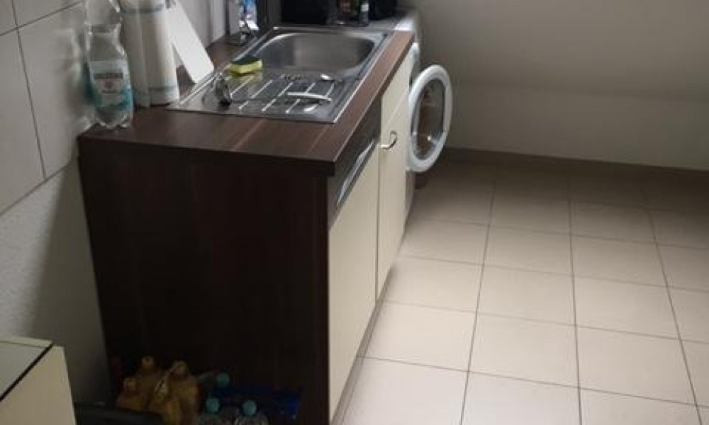 SHG+++ Vor kurzem renovierte und gemütliche Dachgeschosswohnung