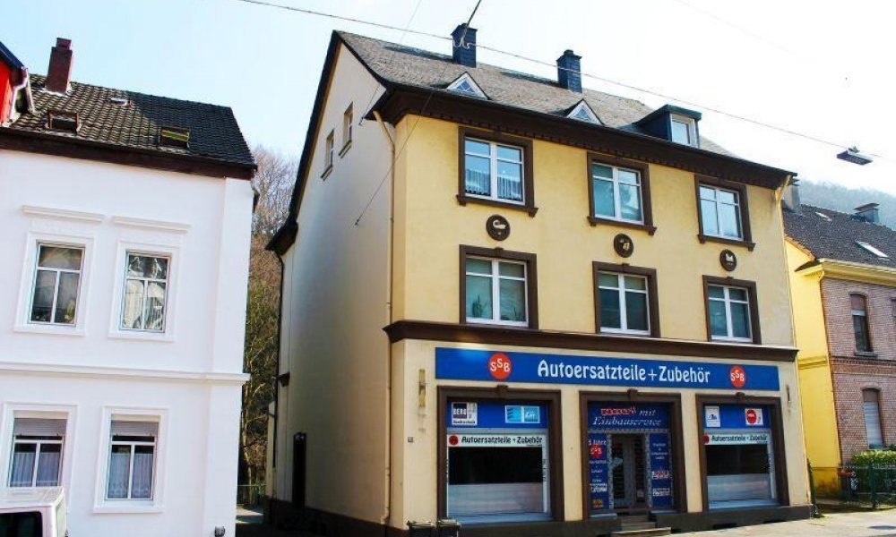 SHG+++ Kernsanierte 2,5-Zimmerwohnung mit Balkon zu vermieten