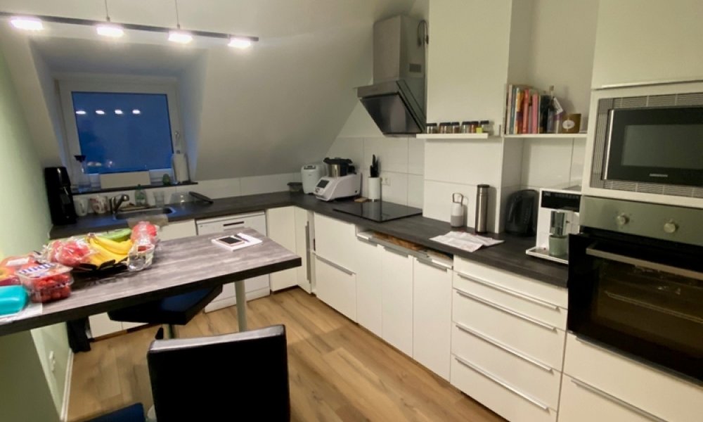 Kernsanierte 3,5-Dachgeschoss Wohnung + kompletter Spitzboden zu freien Verfügung