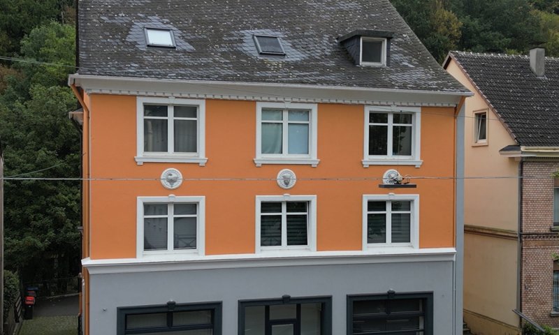 Kernsanierte 3,5-Dachgeschoss Wohnung + kompletter Spitzboden zu freien Verfügung