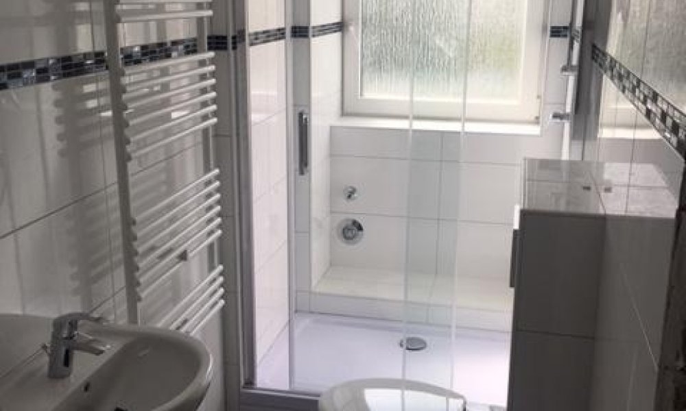 SHG+++ Kernsanierte 4,5 Zimmer Wohnung mit Gäste WC und Balkon