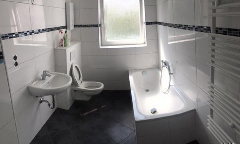 SHG+++ Kernsanierte 4,5 Zimmer Wohnung mit Gäste WC und Balkon