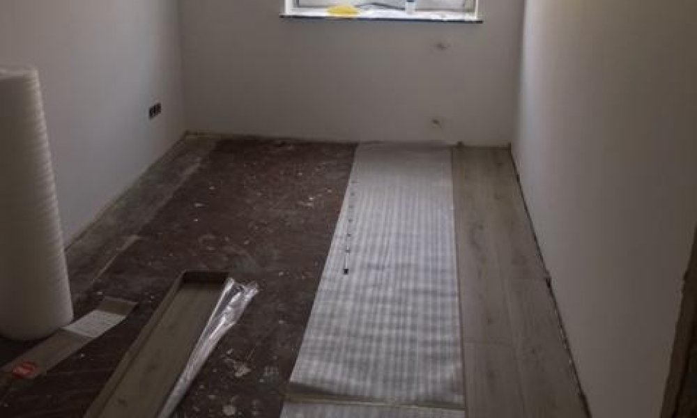SHG+++ Kernsanierte 4,5 Zimmer Wohnung mit Gäste WC und Balkon
