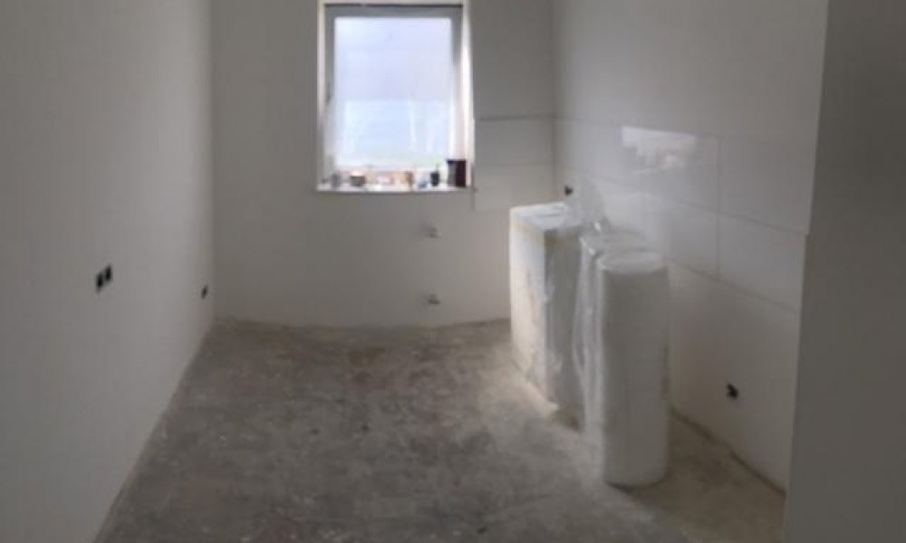 SHG+++ Kernsanierte 4,5 Zimmer Wohnung mit Gäste WC und Balkon