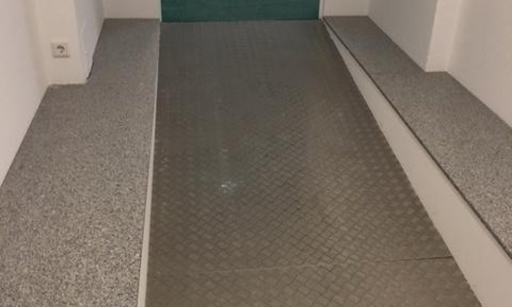 SHG+++ Großzügiges kernsaniertes Büro/Praxis in zentraler Lage