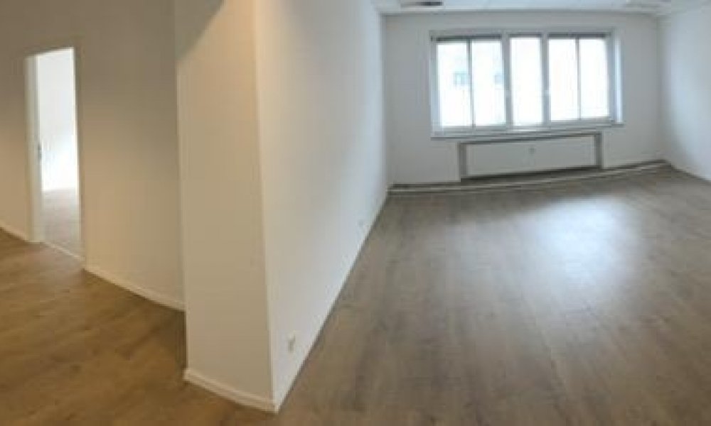 SHG+++ Großzügiges kernsaniertes Büro/Praxis in zentraler Lage