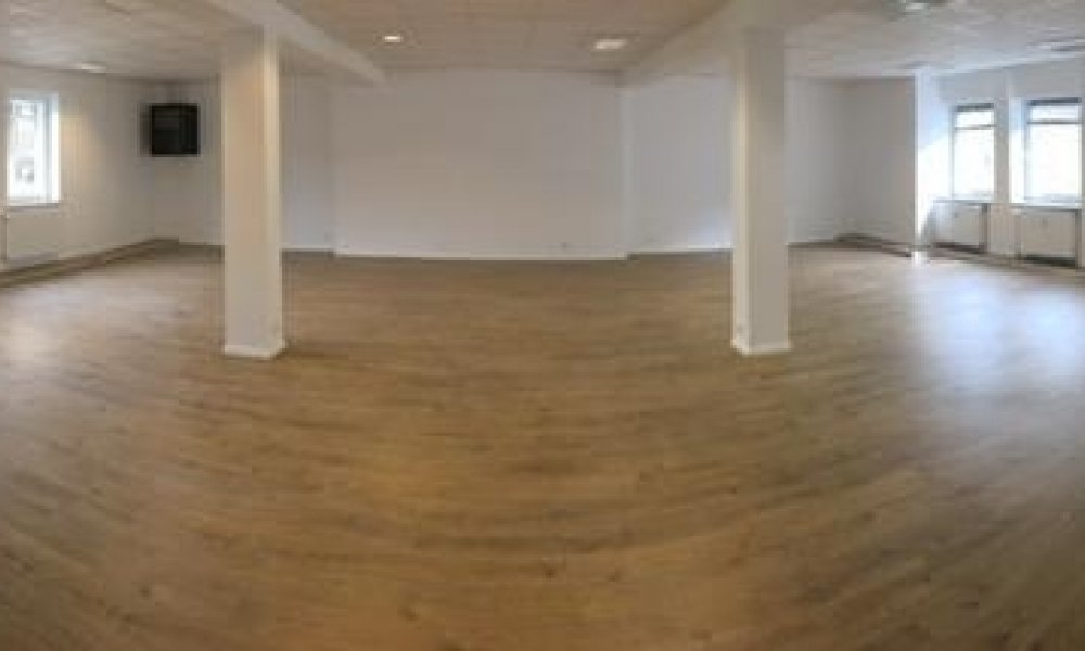 SHG+++ Großzügiges kernsaniertes Büro/Praxis in zentraler Lage