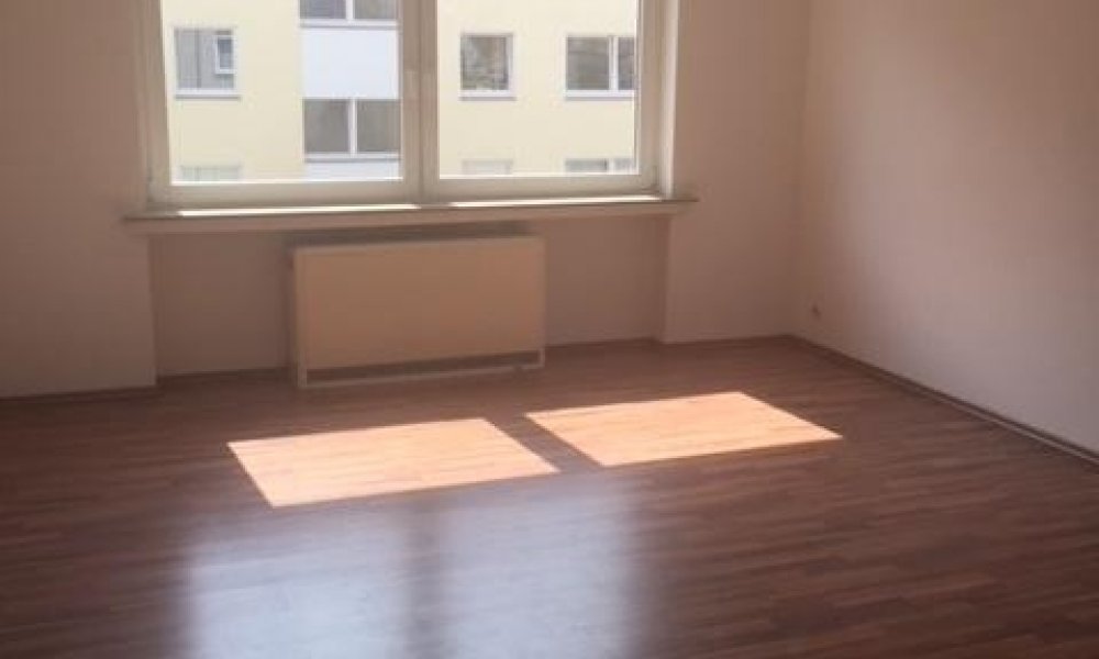 SHG+++ Renovierte 2,5 Zimmer Wohnung (Wohnberechtigungsschein notwendig)