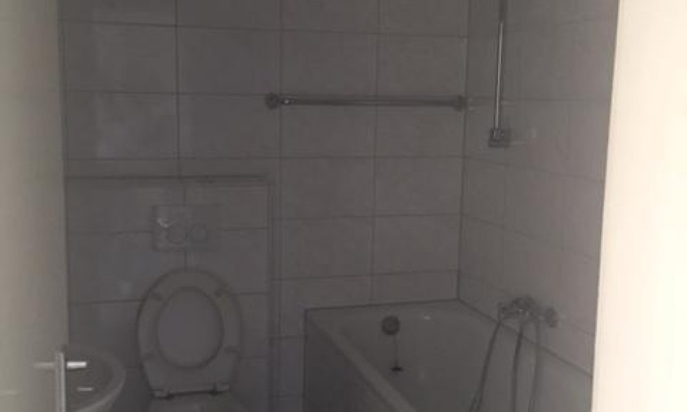 SHG+++ Renovierte 2,5 Zimmer Wohnung (Wohnberechtigungsschein notwendig)