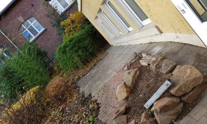 SHG+++ Schöne 3,5 Zimmer Wohnung mit Vorgarten