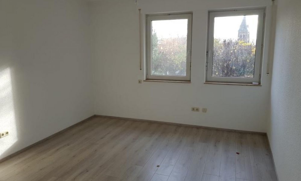 SHG+++ Schöne 3,5 Zimmer Wohnung mit Vorgarten