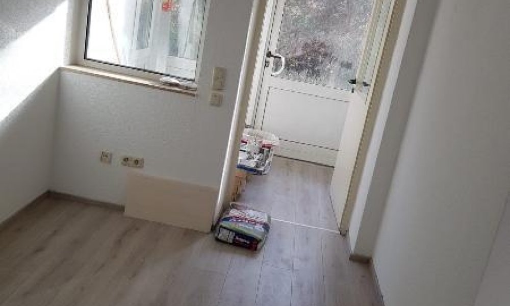 SHG+++ Schöne 3,5 Zimmer Wohnung mit Vorgarten
