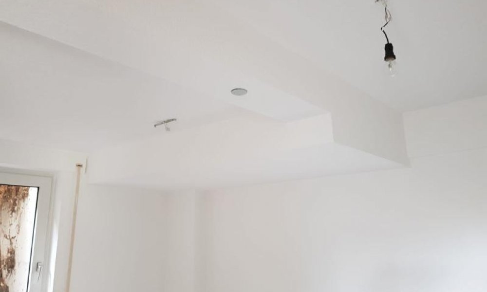 SHG+++ Schöne 3,5 Zimmer Wohnung mit Vorgarten