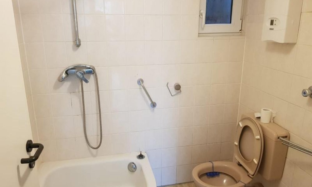 SHG+++ Schöne 3,5 Zimmer Wohnung mit Vorgarten