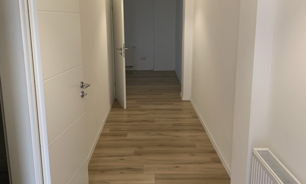 SHG+++ Große kernsanierte EG-Wohnung mit Balkon & eigener Haustür