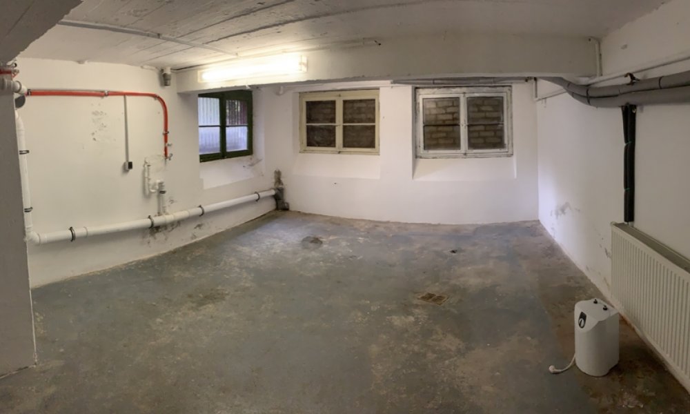 SHG+++ Große kernsanierte EG-Wohnung mit Balkon & eigener Haustür