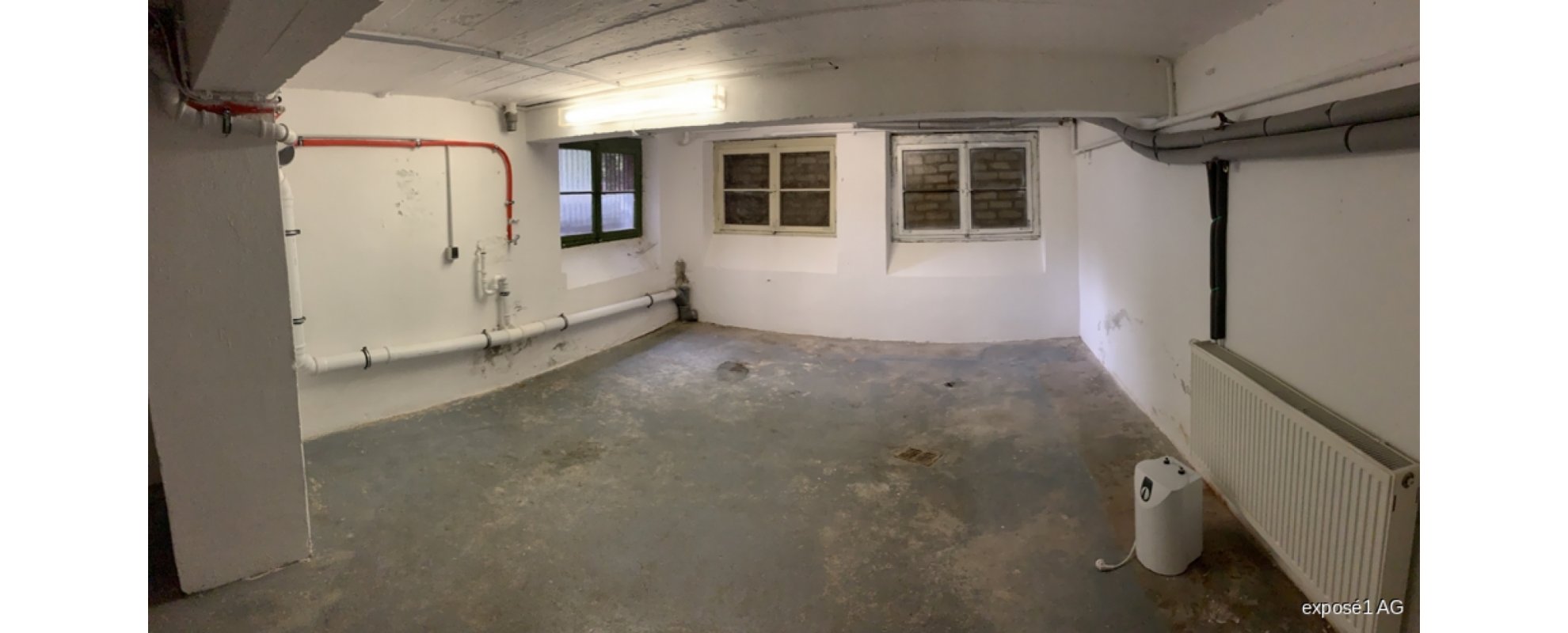 Eigener Keller mit eigenem Eingang durch den Flur 