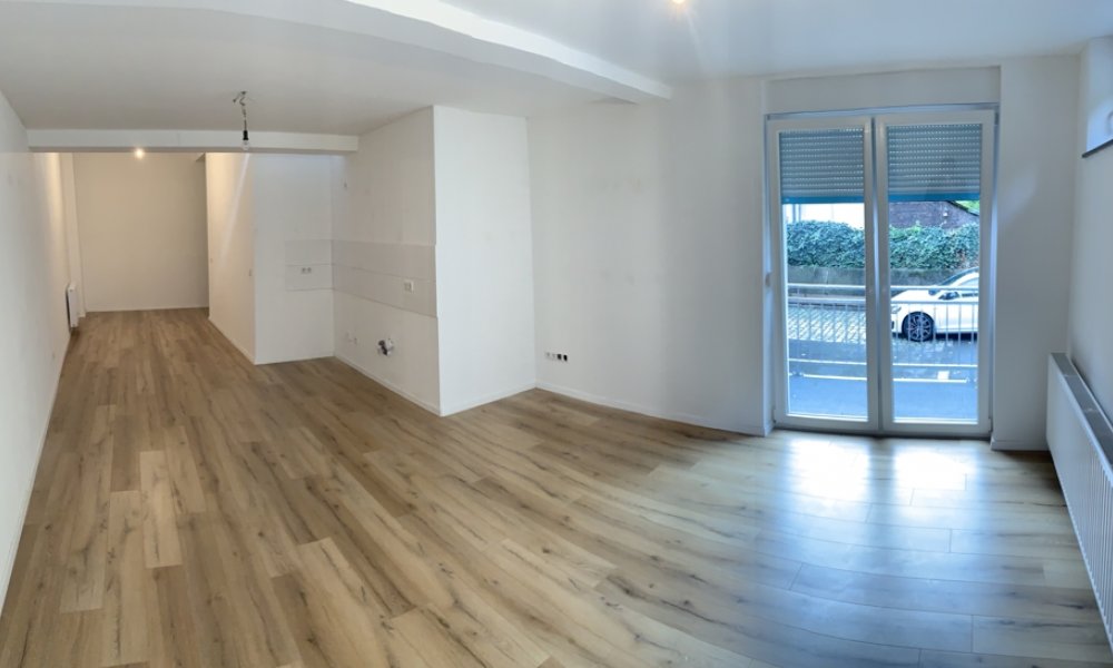 SHG+++ Große kernsanierte EG-Wohnung mit Balkon & eigener Haustür