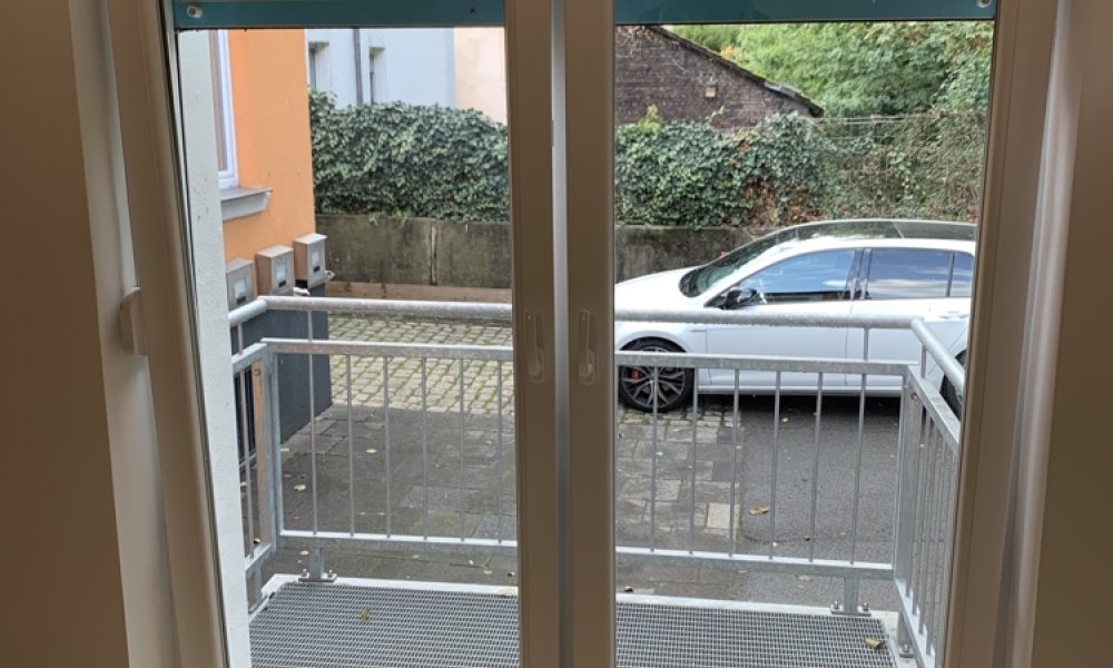 SHG+++ Große kernsanierte EG-Wohnung mit Balkon & eigener Haustür