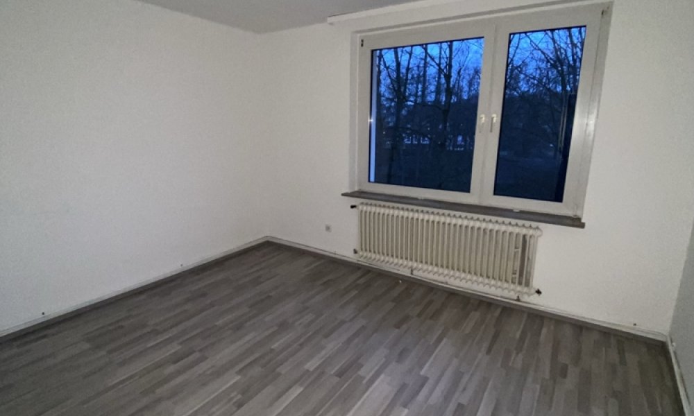 SHG+++ Schöne 3,5-Zimmerwohnung mit Balkon - Kernsanierte Fassade - Möbel zu verkaufen