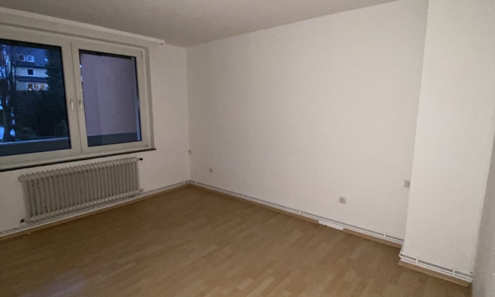 SHG+++ Schöne 3,5-Zimmerwohnung mit Balkon - Kernsanierte Fassade - Küche kann abgekauft werden