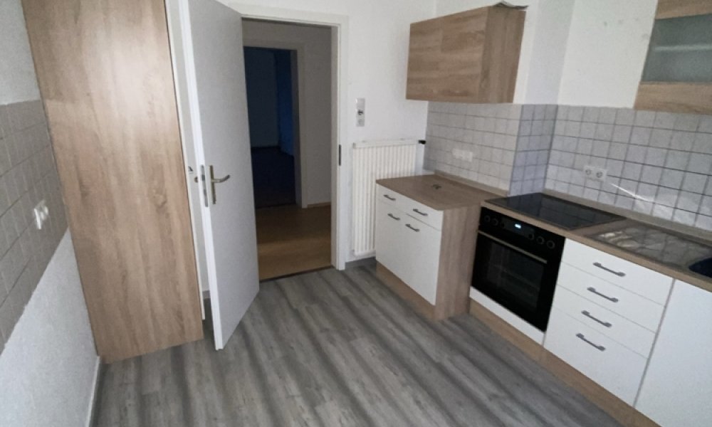 SHG+++ Schöne 3,5-Zimmerwohnung mit Balkon - Kernsanierte Fassade - Küche kann abgekauft werden