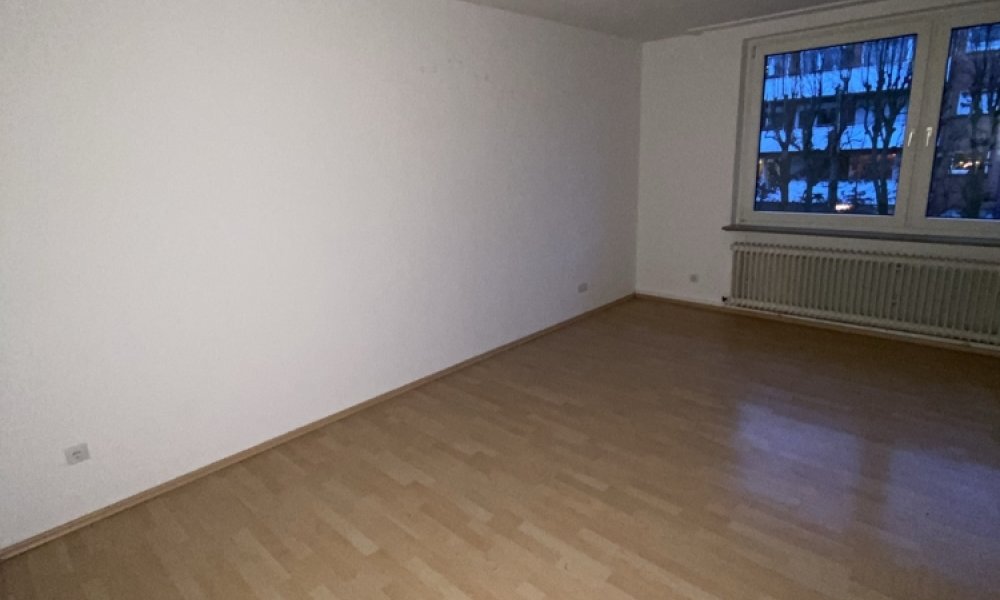 SHG+++ Schöne 3,5-Zimmerwohnung mit Balkon - Kernsanierte Fassade - Möbel zu verkaufen