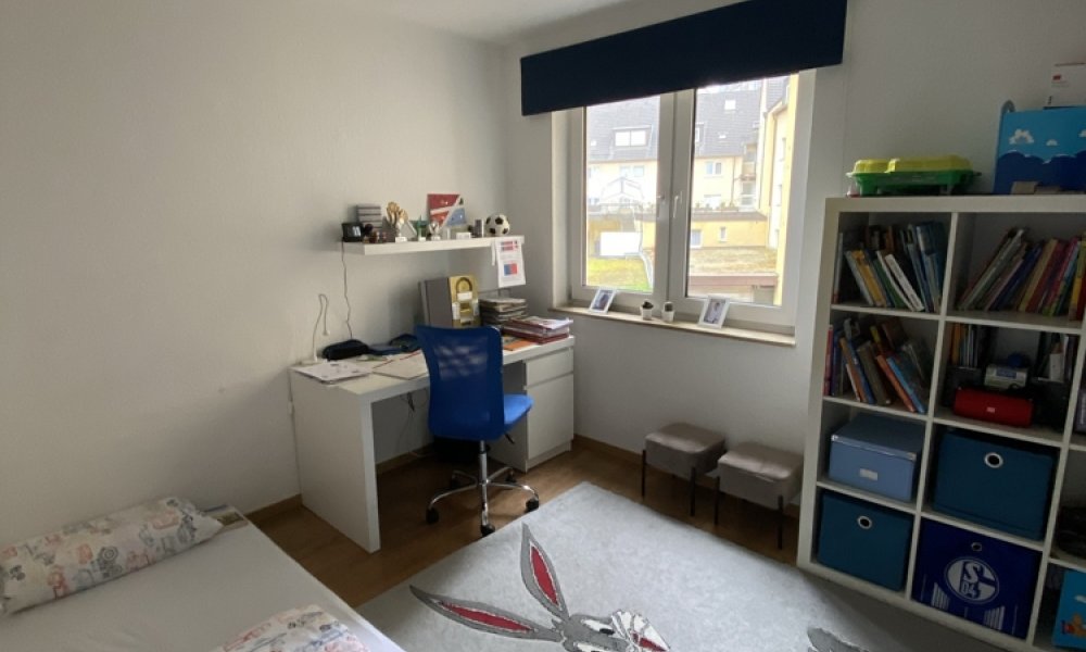 SHG+++ Schöne 4,5 Zimmer-Wohnung mit Balkon-Wintergarten - Wohnberechtigungsschein (WBS) notwendig