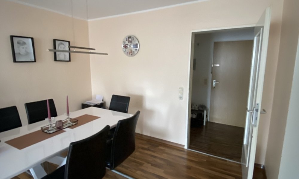 SHG+++ Schöne 4,5 Zimmer-Wohnung mit Balkon-Wintergarten - Wohnberechtigungsschein (WBS) notwendig