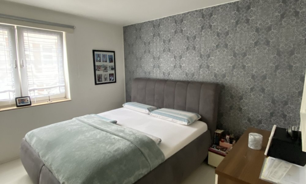 SHG+++ Schöne 4,5 Zimmer-Wohnung mit Balkon-Wintergarten - Wohnberechtigungsschein (WBS) notwendig