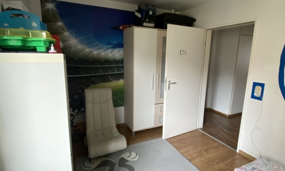 SHG+++ Schöne 4,5 Zimmer-Wohnung mit Balkon-Wintergarten - Wohnberechtigungsschein (WBS) notwendig